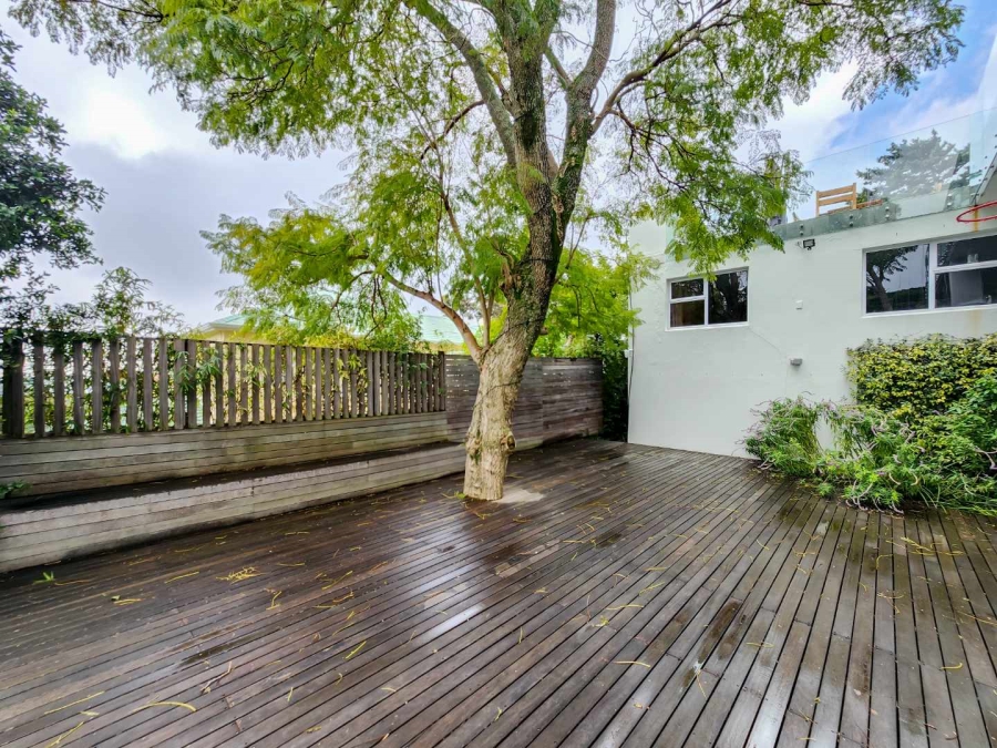 To Let 5 Bedroom Property for Rent in Vredehoek Western Cape